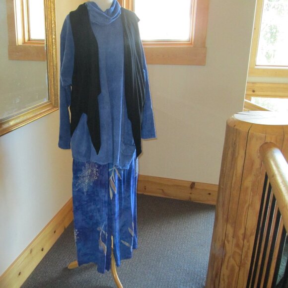 Blue Mission Canyon Pants, Water Sister Tunic Top and Black Tienda Ho Vest - Picture 2 of 12